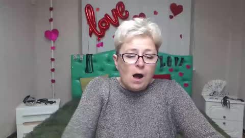 EmiliaGree online show from October 5, 6:04 pm