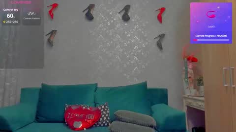 Snapshot of emilianna666 chatting on October 16, 1:00 pm Emiliana online show from October 16, 1:00 pm