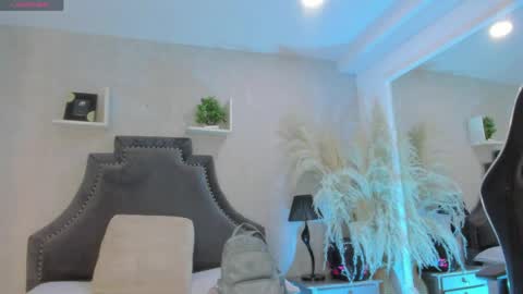 EmiliaRose online show from April 4, 9:33 pm