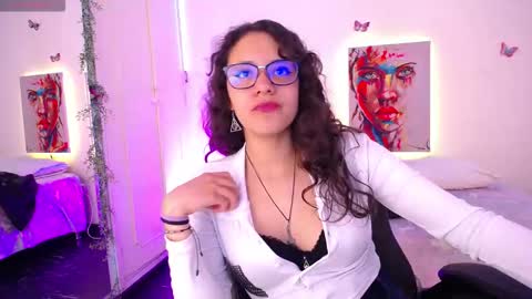 Snapshot of emilirusso chatting on October 16, 8:18 pm Emili Russo online show from October 16, 8:18 pm