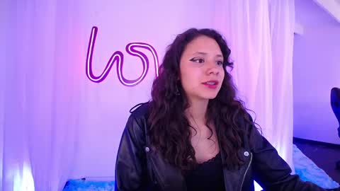 Snapshot of emilirusso chatting on October 7, 1:34 am Emili Russo online show from October 7, 1:34 am