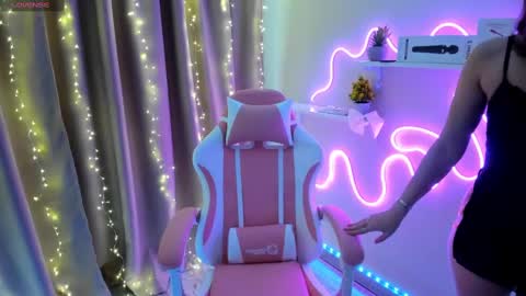 Emiliya online show from March 6, 2:30 am