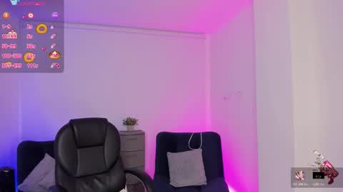 Emily online show from November 26, 8:22 am