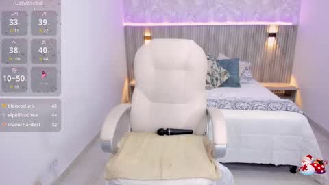 Snapshot of emilly_smith_1 chatting on March 11, 7:14 am Emily online show from March 11, 7:14 am