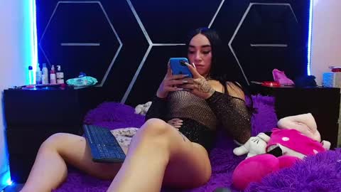 Snapshot of emillystonex chatting on December 13, 11:13 am emillystonex online show from December 13, 11:13 am