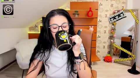 EmillyTaylor online show from October 29, 5:20 am