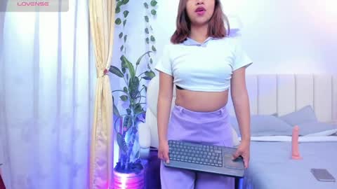 emily7__ online show from April 13, 9:19 pm