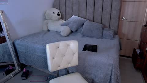  emily valentina     online show from October 28, 12:22 am