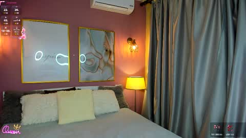 Emily  Bliss online show from April 7, 7:32 am