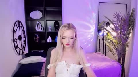 Snapshot of emily_air chatting on September 21, 4:22 pm Emily online show from September 21, 4:22 pm