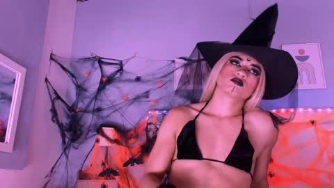 Snapshot of emily_castillo1_ chatting on October 4, 6:22 am emily_castillo1_ online show from October 4, 6:22 am