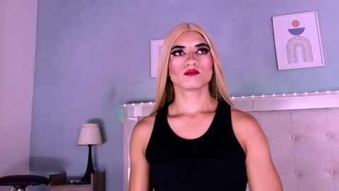 Snapshot of emily_castillo1_ chatting on September 29, 5:17 am emily_castillo1_ online show from September 29, 5:17 am