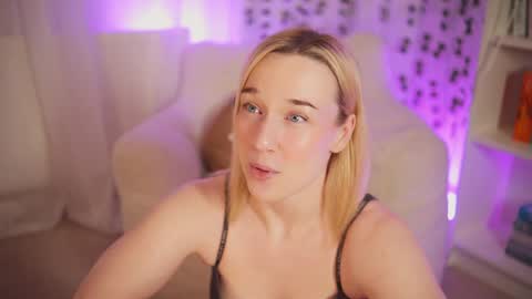 Em -  online show from February 4, 11:49 pm