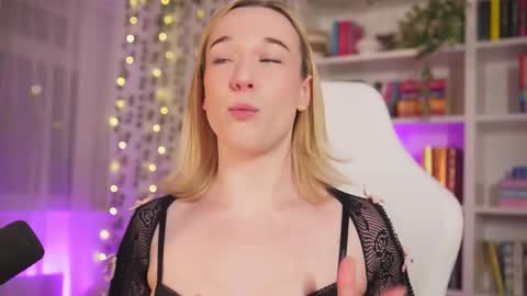 Em -  online show from February 16, 11:26 pm