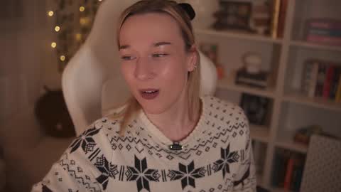 Em -  online show from December 22, 10:15 pm