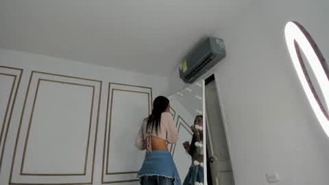 emily_gaviria1 online show from March 21, 12:10 pm