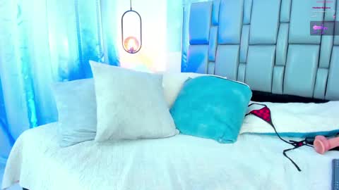 Snapshot of emily_gil1 chatting on September 13, 5:15 pm Emi online show from September 13, 5:15 pm
