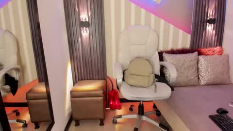 Emily online show from September 24, 4:36 pm