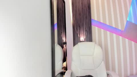 Emily online show from October 4, 3:32 pm