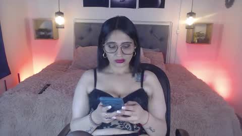 Snapshot of emily_leinn chatting on October 8, 3:18 pm E M I L Y online show from October 8, 3:18 pm