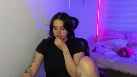 emily_lindey online show from November 16, 4:36 am