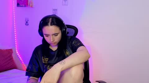 Emily Lindey online show from April 6, 4:43 am