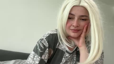 emily_morning_dew online show from March 28, 8:38 am