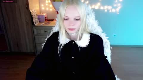 Snapshot of emily_nyaffe chatting on February 27, 2:25 am Lia online show from February 27, 2:25 am