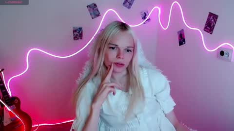 Snapshot of emily_nyaffe chatting on September 9, 2:39 pm Lia online show from September 9, 2:39 pm
