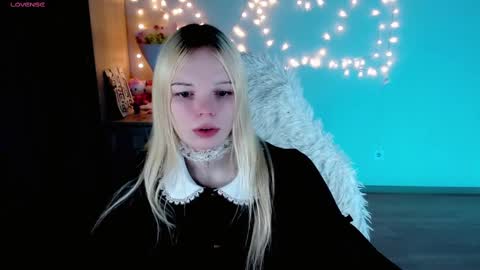 Snapshot of emily_nyaffe chatting on February 22, 11:57 pm Lia online show from February 22, 11:57 pm
