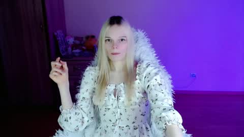 Snapshot of emily_nyaffe chatting on February 6, 10:32 pm Lia online show from February 6, 10:32 pm