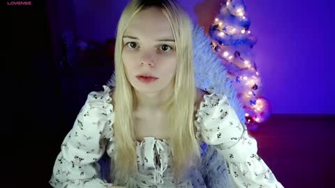 Snapshot of emily_nyaffe chatting on January 16, 2:19 am Lia online show from January 16, 2:19 am