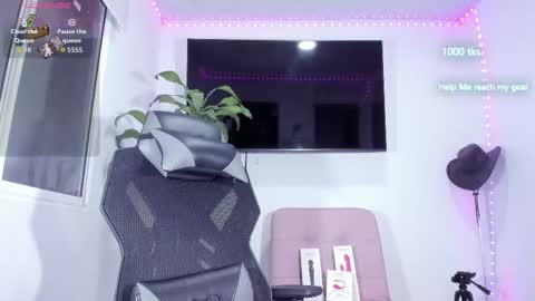 emily_palmeer online show from February 6, 10:30 am