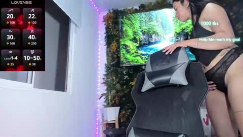 emily_palmeer online show from June 1, 9:21 am
