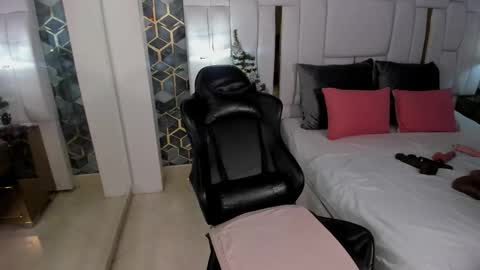 Emily online show from December 16, 10:16 pm