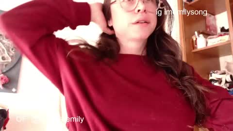 emily_pearl_ online show from April 21, 7:43 pm