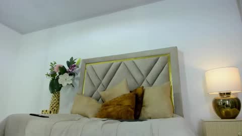 Snapshot of emily_queen7 chatting on October 16, 7:24 pm Emily online show from October 16, 7:24 pm
