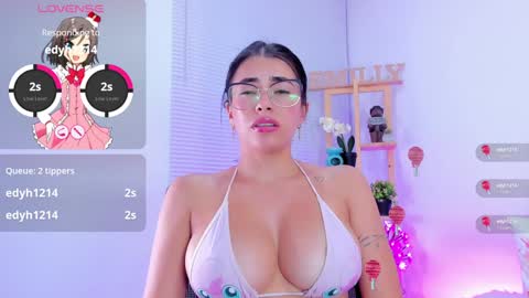 Snapshot of emily_sanderss1 chatting on January 12, 11:15 pm Emily online show from January 12, 11:15 pm