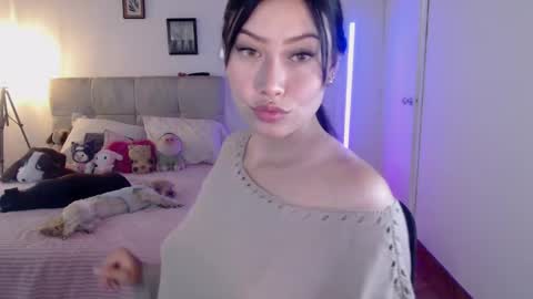 Snapshot of emily_swan_04 chatting on January 24, 7:28 pm Emily  Swan online show from January 24, 7:28 pm