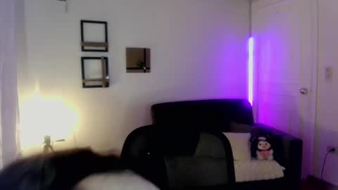 Snapshot of emily_swan_04 chatting on February 14, 12:09 am Emily  Swan online show from February 14, 12:09 am