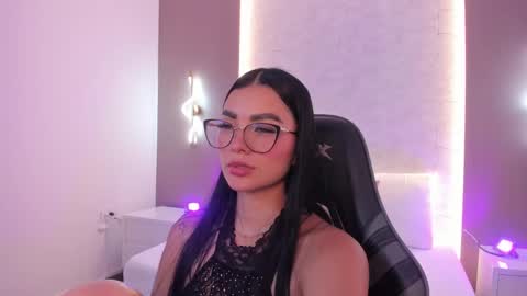 emily_tolson online show from March 19, 8:03 pm