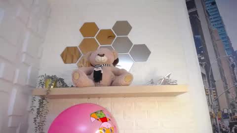 Snapshot of emily_trujillo chatting on September 13, 9:17 pm Emily Trujillo online show from September 13, 9:17 pm