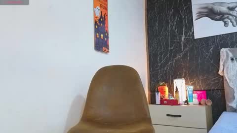 emily_vermont online show from October 31, 5:19 am