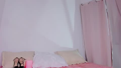 emily_walker4 online show from March 26, 3:12 am