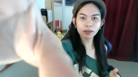 emily_xo143 online show from June 26, 10:10 am