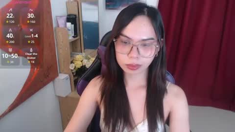 emily_xo143 online show from June 20, 2:45 pm