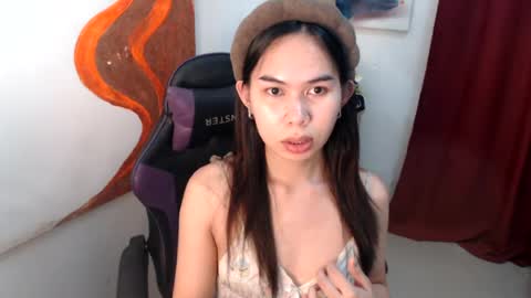 emily_xo143 online show from July 15, 10:20 am