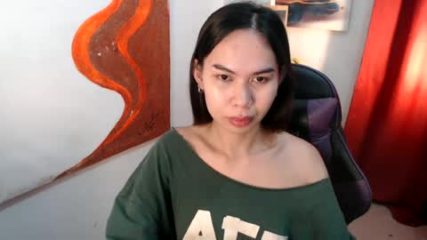 emily_xo143 online show from July 8, 7:45 am