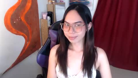 emily_xo143 online show from June 21, 5:52 pm