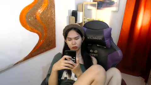 emily_xo143 online show from July 7, 7:23 am